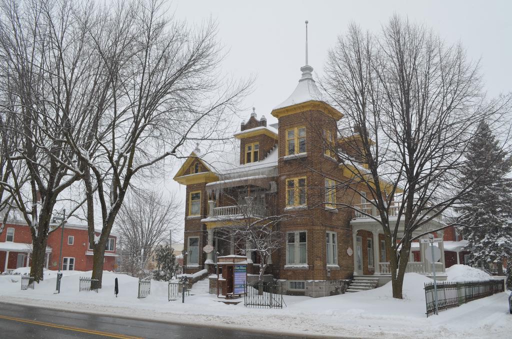 Le 100 St-Laurent Louiseville Ngoại thất bức ảnh