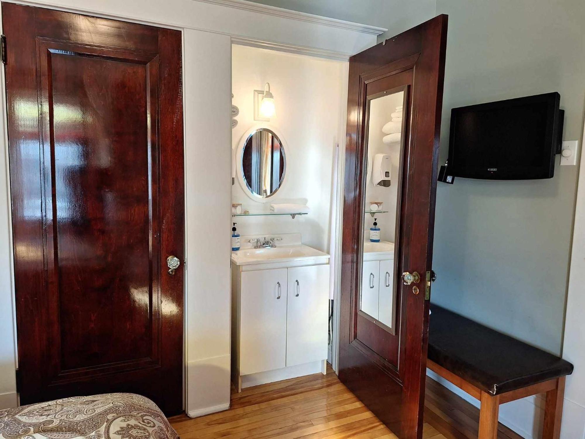 Le 100 St-Laurent Louiseville Ngoại thất bức ảnh